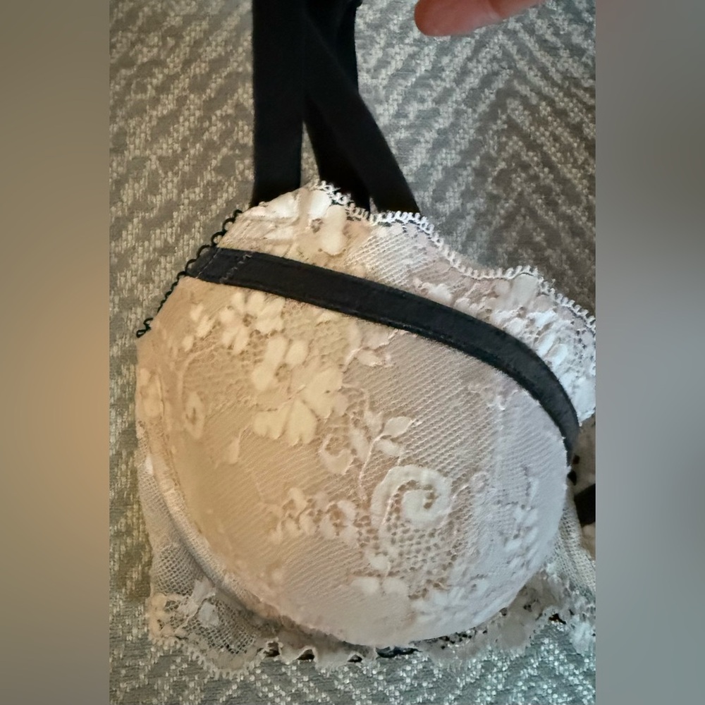 2 Victoria's Secret Bras for a great price!🎁
Each $10, both $18 - Picture 8 of 16